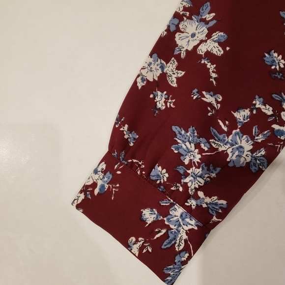 Women's Dark Red Suzy Shier Floral Blouse - Picture 4 of 4